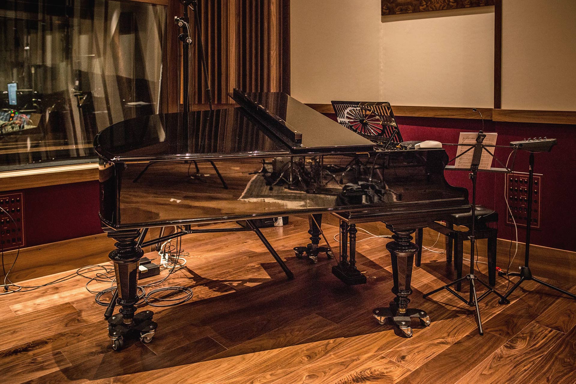 Piano en la sala principal del estudio de grabación Mecca